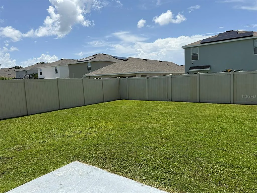 4 bed, 2.5 bath, 2328 sqft, $2,700 — Photo 3