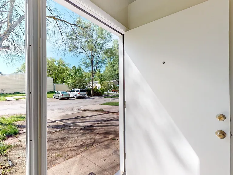607 Meadow Pl — Photo 2