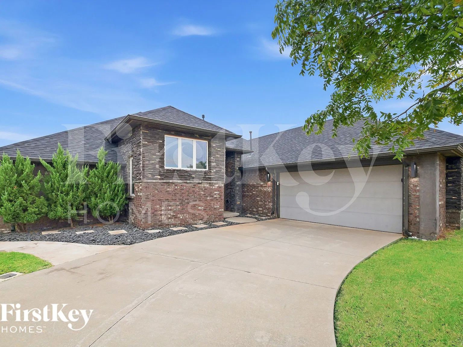 3 bed, 2.5 bath, 2727 sqft, $2,905 — Photo 1