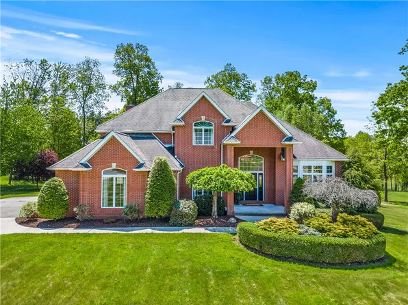 153 Scott Dr, New Castle, PA 16105