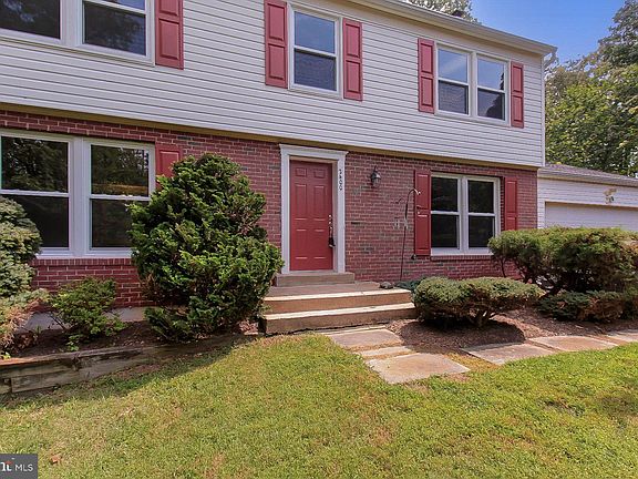 3rd image of 2400 Tatnuck Ct