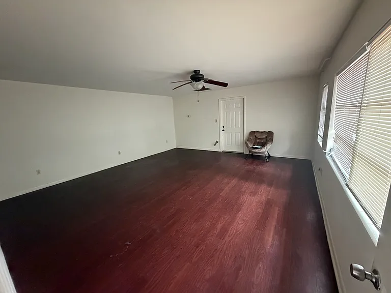 Large, Light, Spacious Living Room