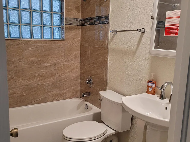 534 NW 32nd Ave — Photo 5