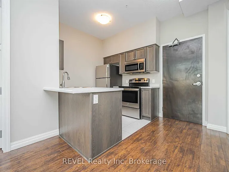 112 King St E #907 — Photo 9