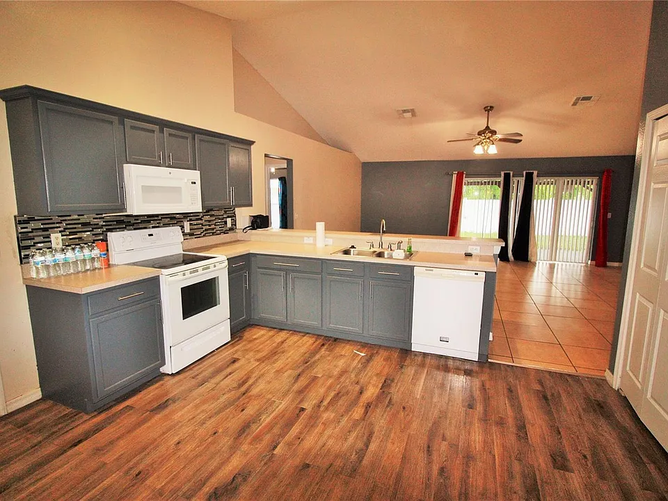 222 Churchill Ct