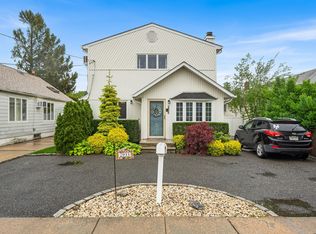 2933 Marlborough Rd, Oceanside, NY 11572