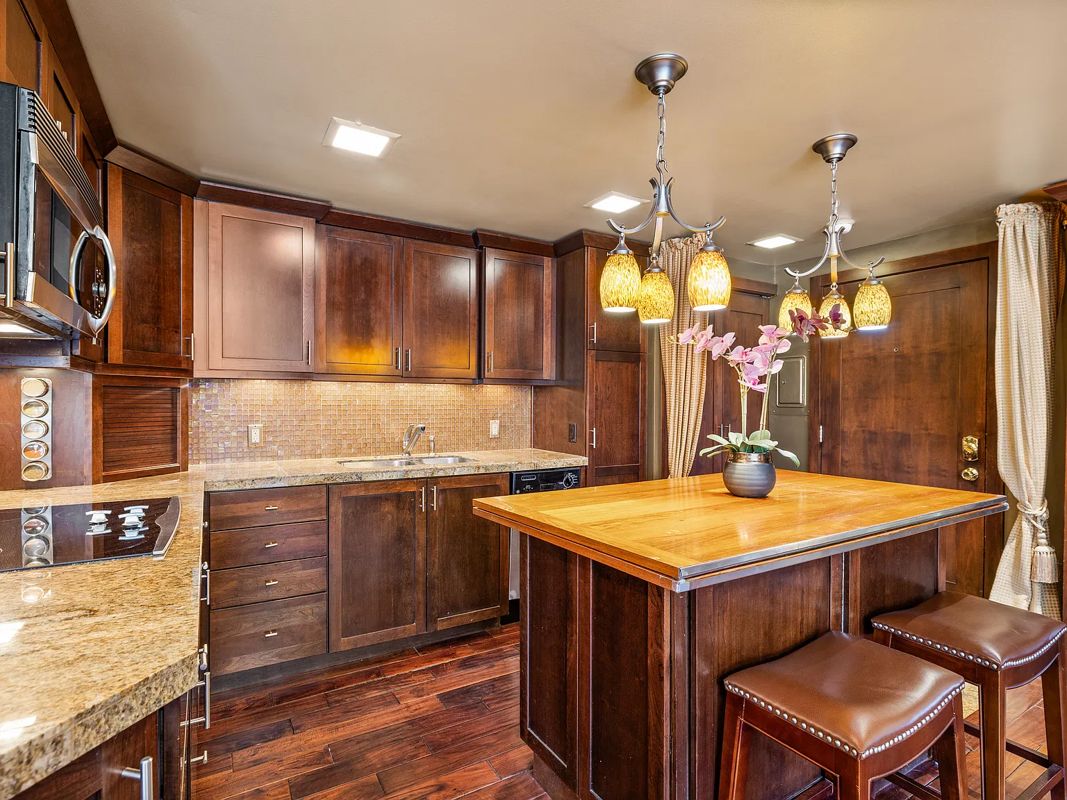 Studio, 555 sqft, $12,000 — Photo 2
