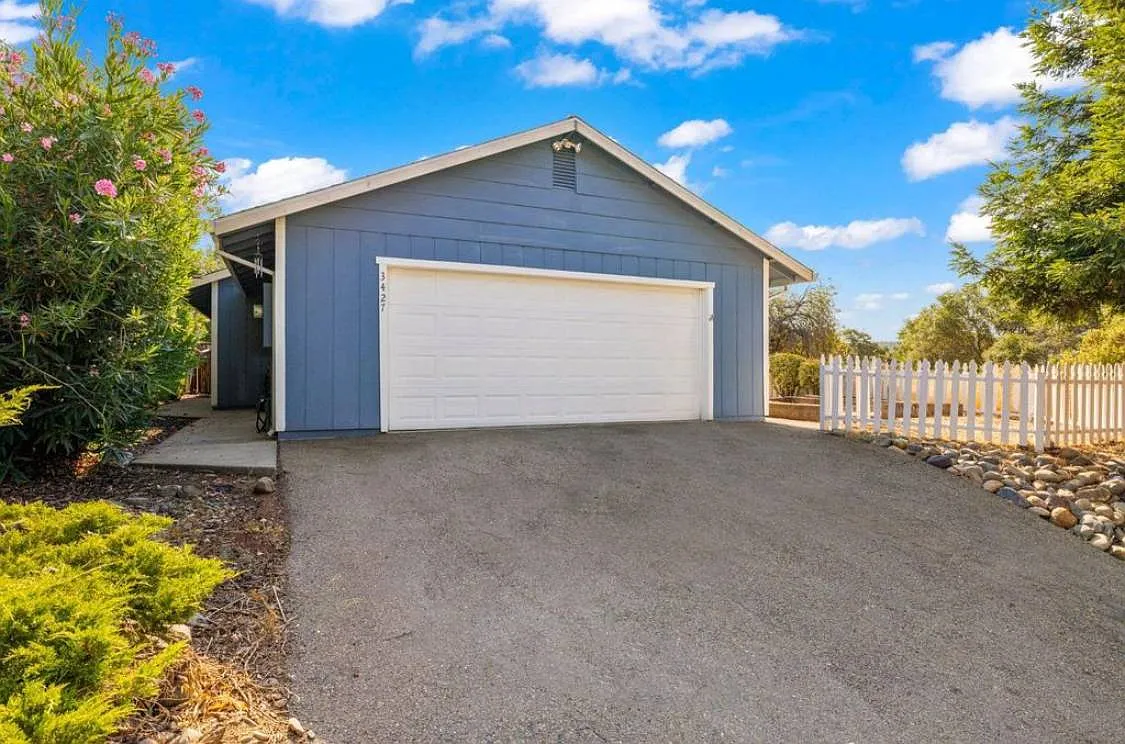 3427 Bristol Ct — Photo 1
