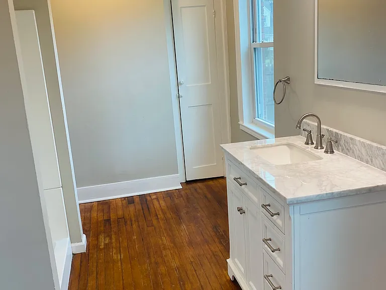860 Windsor Ave #1 — Photo 6
