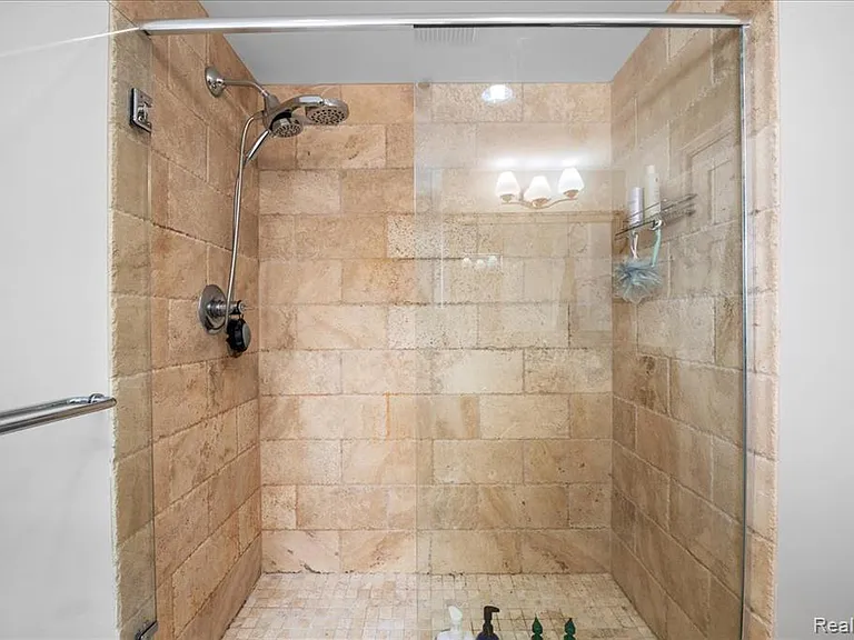 525 W Lafayette Blvd #C21 — Photo 15