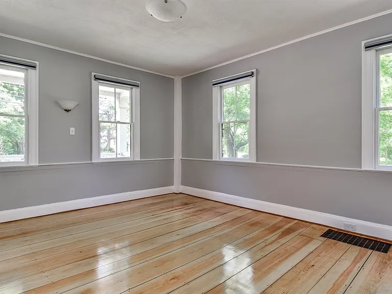 16 Pleasant St — Photo 4