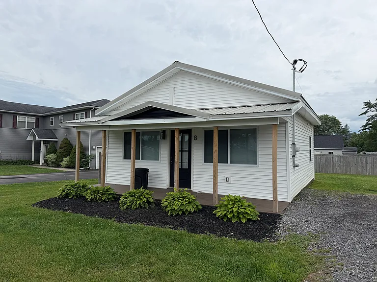8 E River Rd — Photo 1