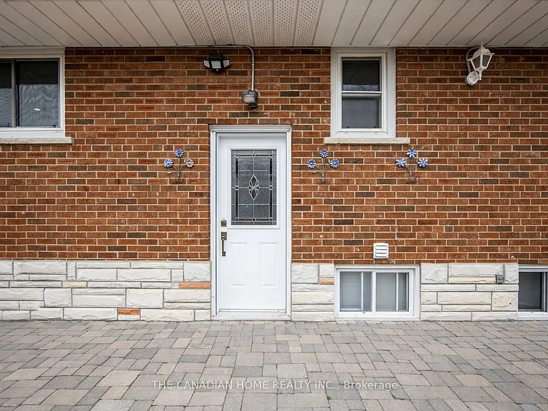 70 Moraine Hill Dr — Photo 2