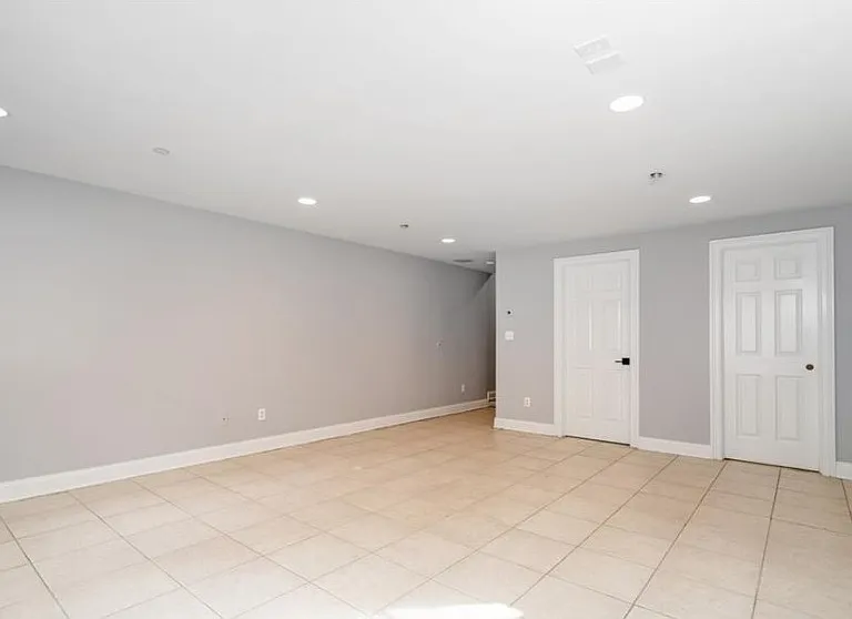 186 Woodside Ave #3 — Photo 15