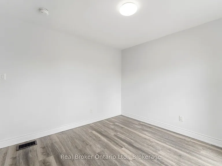 167 Rosslyn Ave N #UPPER — Photo 25