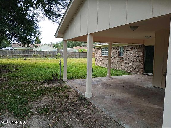 4th image of 208 Cedar Dr