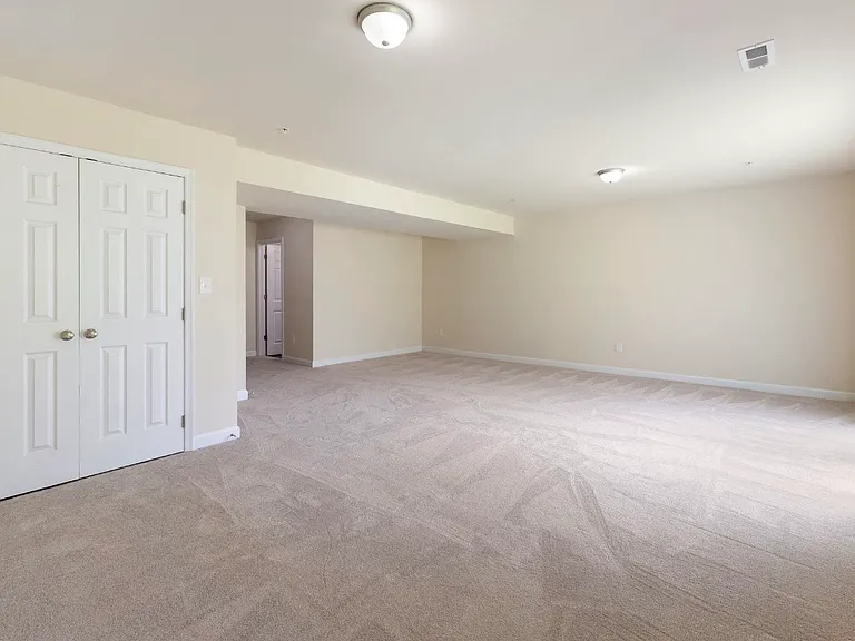 555 English Oak Ln — Photo 17
