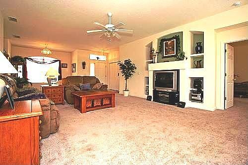 Spacious and Open Floor Plan!