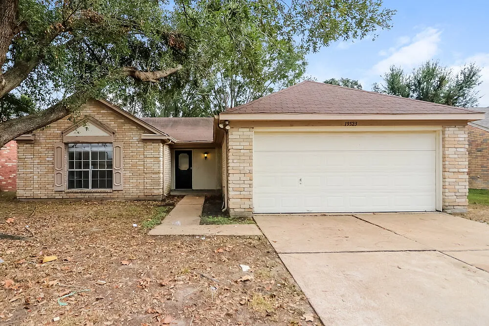 3 bed, 2.0 bath, 1350 sqft, $1,685 — Photo 1