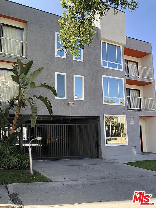 2 bed, 1.5 bath, 1050 sqft, $2,400 — Photo 1