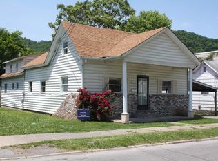180 Pleasant St, Hinton, WV 25951
