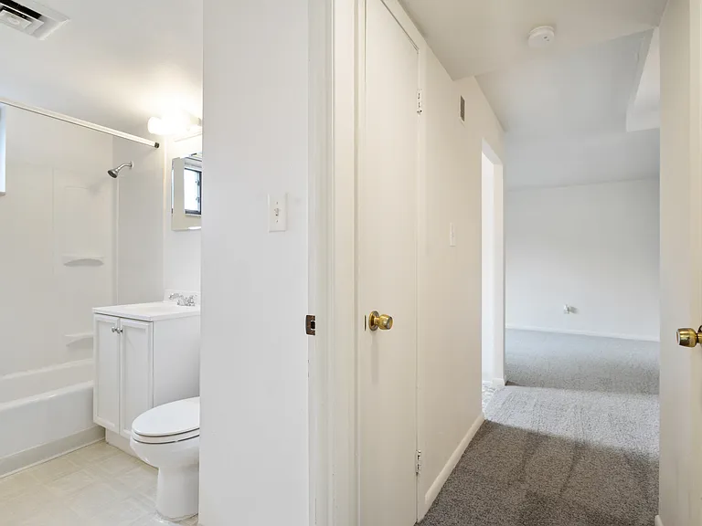 760 5th Ave — Photo 12