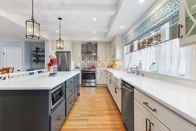 1st image of 11 Countryside Ln