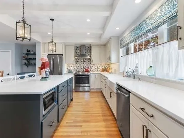 11 Countryside Ln, Marblehead, MA 01945