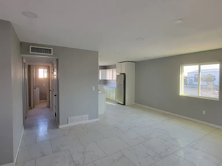 430 Corregidor Ave #B — Photo 5