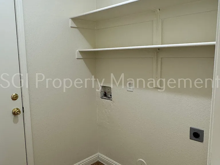 2407 W Mobile Ln — Photo 11