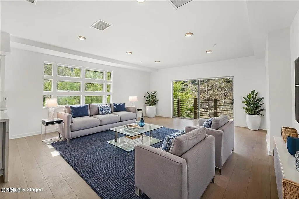 3 bed, 4.0 bath, 1932 sqft, $5,000 — Photo 2