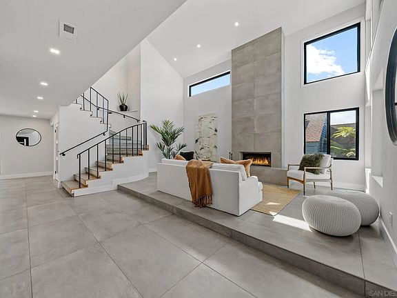 3rd image of 2029 Del Mar Heights Rd