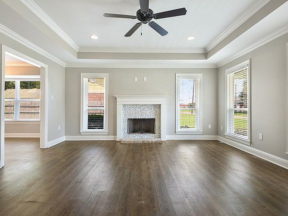 5th image of 219 Carolyn Ave