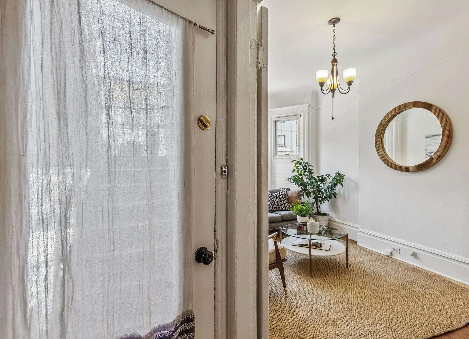 2 bed, 898 sqft, $4,250 — Photo 3