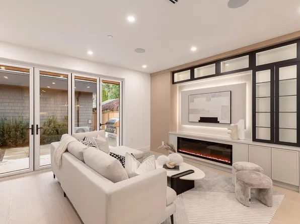 2976 W 13th Ave #3, Vancouver, BC V6K 2T9