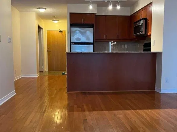 736 Spadina Ave Unit 1302, Toronto, ON M5S 2J6