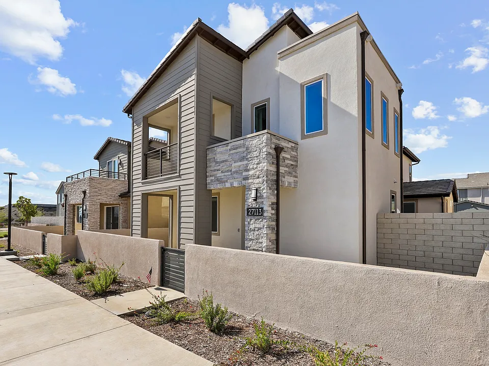 27113 Tamarack Ln