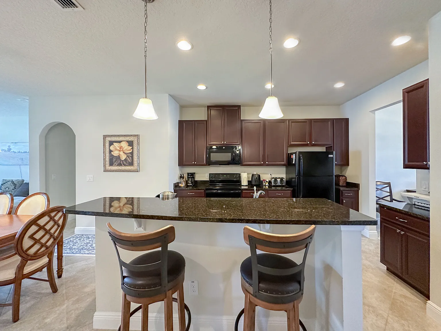 3 bed, 2210 sqft, $3,700 — Photo 4