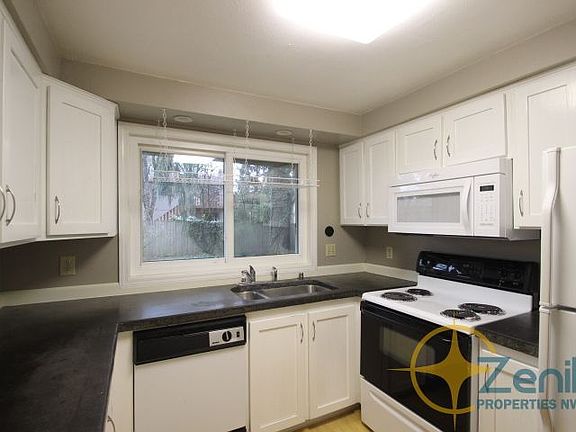 5th image of 2111 SE 137th Ct
