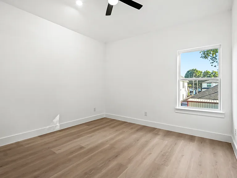1720 Morris St — Photo 3