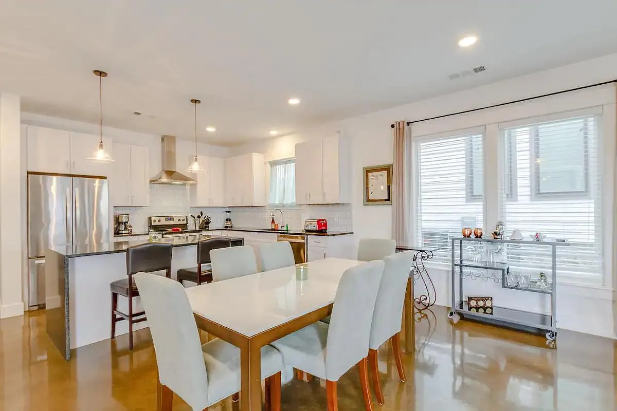 4 bed, 2154 sqft, $4,000 — Photo 3