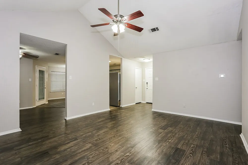 3 bed, 2.0 bath, 1471 sqft, $1,865 — Photo 4