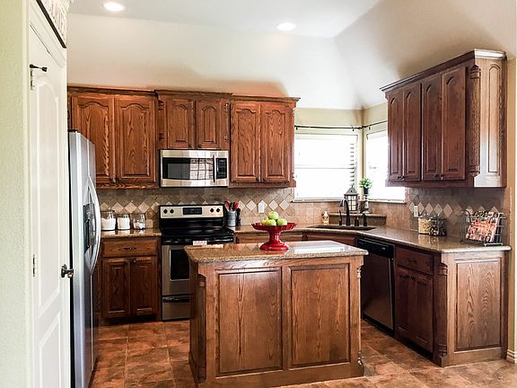 2nd image of 110 Prairie Dunes Dr