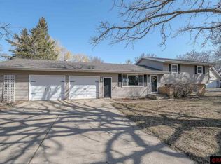 609 19th Ave NE, Waseca, MN 56093