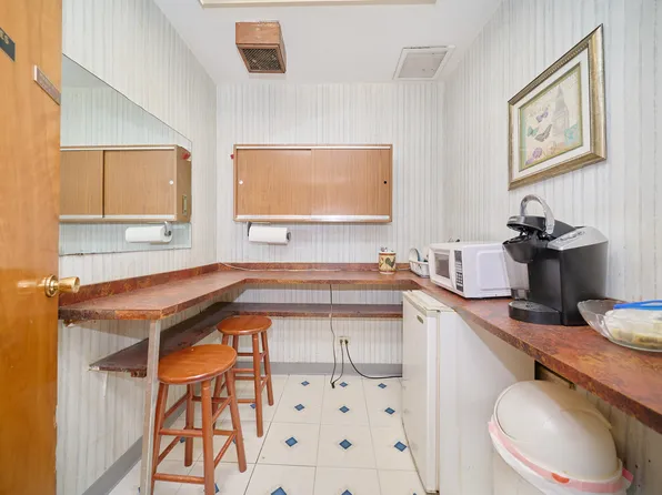 400 East 56th Street image 3 of 9