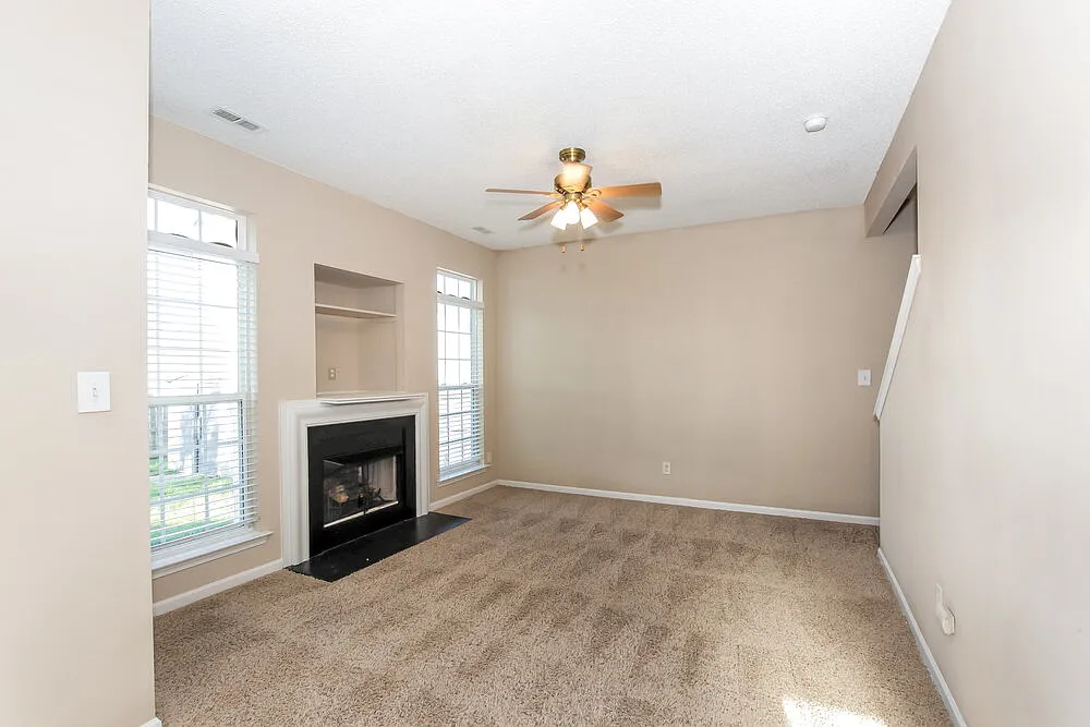 3 bed, 2.5 bath, 1248 sqft, $2,610 — Photo 3
