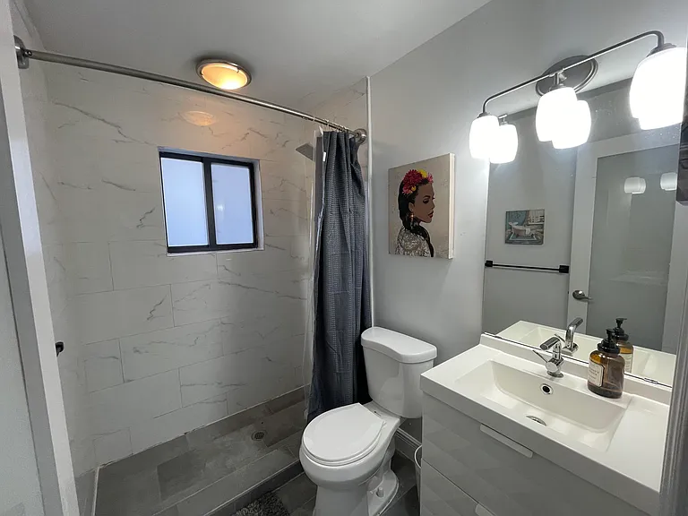 824 NE 4th St #4 — Photo 3