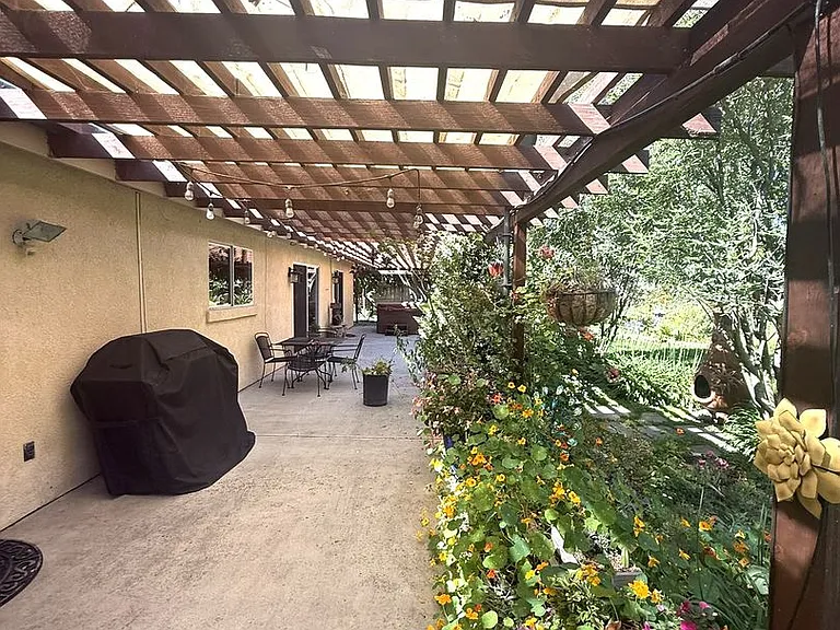 969 Vintage Way — Photo 15