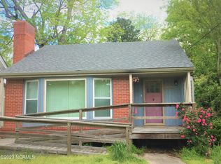 108 N Wright St, Burgaw, NC 28425
