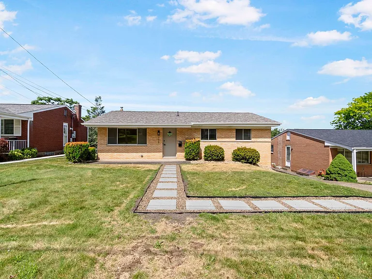 115 Green Glen Dr — Photo 1